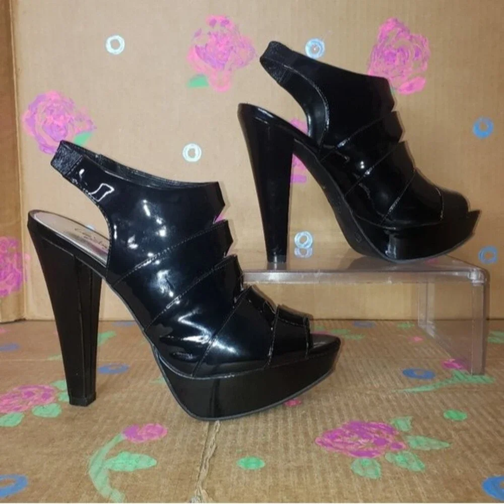 CITY STREETS SHINY BLACK PLATFORM SANDALS SIZE 9